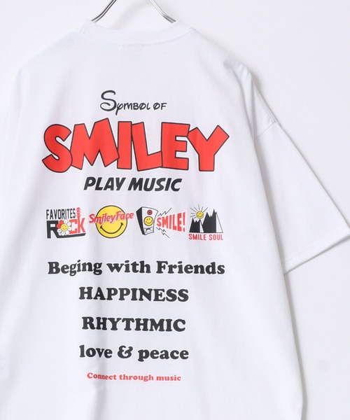 SMILEY FACE(スマイリーフェイス)の「SMILEY FACE/スマイリーフェイス ワンポイントロゴ刺繍 フロント バックプリント オーバーサイズ半袖Tシャツ レディース メンズ(Tシャツ/カットソー・レディース・ホワイト系その他4/ライトグリーン/ホワイト/ブラック系その他4/ホワイト系その他3/ホワイト系その他/ブラック系その他3/ホワイト系その他2/ブラック系その他/ブラック系その他7/ブルー系その他/ネイビー/ブラック系その他6/ホワイト系その他5/サックスブルー/ブラック系その他2/ブラック/ブラック系その他5・L/M/LL)」の3枚目の写真