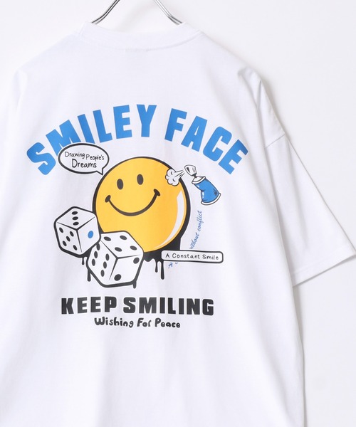 SMILEY FACE(スマイリーフェイス)の「SMILEY FACE/スマイリーフェイス ワンポイントロゴ刺繍 フロント バックプリント オーバーサイズ半袖Tシャツ レディース メンズ(Tシャツ/カットソー・レディース・ホワイト系その他4/ライトグリーン/ホワイト/ブラック系その他4/ホワイト系その他3/ホワイト系その他/ブラック系その他3/ホワイト系その他2/ブラック系その他/ブラック系その他7/ブルー系その他/ネイビー/ブラック系その他6/ホワイト系その他5/サックスブルー/ブラック系その他2/ブラック/ブラック系その他5・L/M/LL)」の5枚目の写真