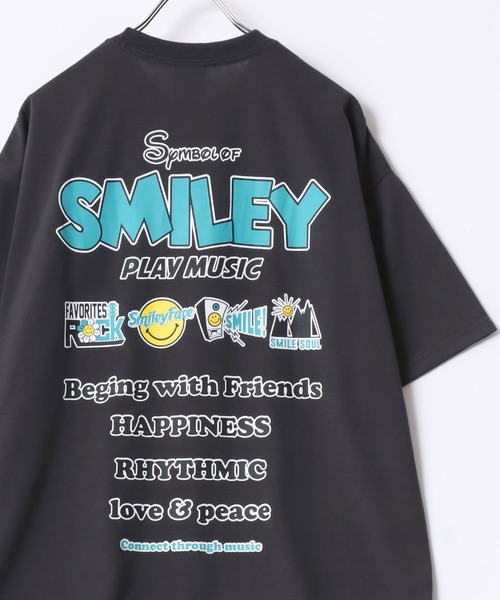SMILEY FACE(スマイリーフェイス)の「SMILEY FACE/スマイリーフェイス ワンポイントロゴ刺繍 フロント バックプリント オーバーサイズ半袖Tシャツ レディース メンズ(Tシャツ/カットソー・レディース・ホワイト系その他4/ライトグリーン/ホワイト/ブラック系その他4/ホワイト系その他3/ホワイト系その他/ブラック系その他3/ホワイト系その他2/ブラック系その他/ブラック系その他7/ブルー系その他/ネイビー/ブラック系その他6/ホワイト系その他5/サックスブルー/ブラック系その他2/ブラック/ブラック系その他5・L/M/LL)」の10枚目の写真