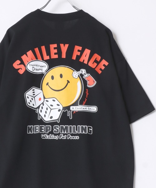 SMILEY FACE(スマイリーフェイス)の「SMILEY FACE/スマイリーフェイス ワンポイントロゴ刺繍 フロント バックプリント オーバーサイズ半袖Tシャツ レディース メンズ(Tシャツ/カットソー・レディース・ホワイト系その他4/ライトグリーン/ホワイト/ブラック系その他4/ホワイト系その他3/ホワイト系その他/ブラック系その他3/ホワイト系その他2/ブラック系その他/ブラック系その他7/ブルー系その他/ネイビー/ブラック系その他6/ホワイト系その他5/サックスブルー/ブラック系その他2/ブラック/ブラック系その他5・L/M/LL)」の12枚目の写真