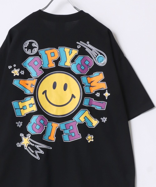 SMILEY FACE(スマイリーフェイス)の「SMILEY FACE/スマイリーフェイス ワンポイントロゴ刺繍 フロント バックプリント オーバーサイズ半袖Tシャツ レディース メンズ(Tシャツ/カットソー・レディース・ホワイト系その他4/ライトグリーン/ホワイト/ブラック系その他4/ホワイト系その他3/ホワイト系その他/ブラック系その他3/ホワイト系その他2/ブラック系その他/ブラック系その他7/ブルー系その他/ネイビー/ブラック系その他6/ホワイト系その他5/サックスブルー/ブラック系その他2/ブラック/ブラック系その他5・L/M/LL)」の7枚目の写真