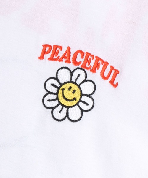 SMILEY FACE(スマイリーフェイス)の「SMILEY FACE/スマイリーフェイス ワンポイントロゴ刺繍 フロント バックプリント オーバーサイズ半袖Tシャツ レディース メンズ(Tシャツ/カットソー・レディース・ホワイト系その他4/ライトグリーン/ホワイト/ブラック系その他4/ホワイト系その他3/ホワイト系その他/ブラック系その他3/ホワイト系その他2/ブラック系その他/ブラック系その他7/ブルー系その他/ネイビー/ブラック系その他6/ホワイト系その他5/サックスブルー/ブラック系その他2/ブラック/ブラック系その他5・L/M/LL)」の21枚目の写真