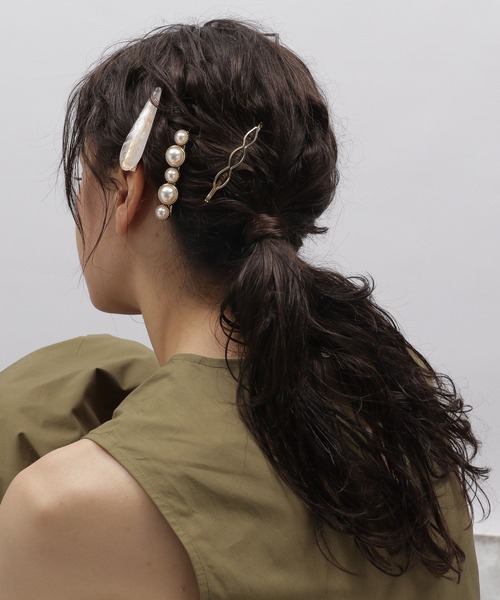 LAKOLE（ラコレ）の「パール×マーブルヘアピンセット2 / 114219（ヘアピン・レディース・オフホワイト/グレー・FREE）」の2枚目の写真