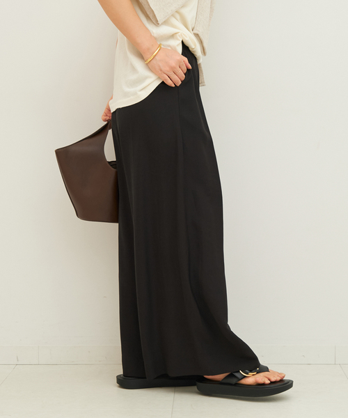 plage(プラージュ)の「【NEARBYME/ニアーバイミー】 別注 SILKY ワイドパンツ(スラックス・レディース・ブラック・36/38)」の17枚目の写真