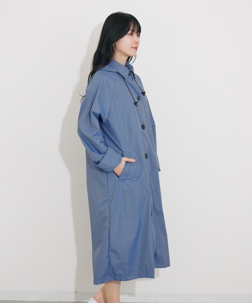 KATHARINE ROSS（キャサリンロス）の「【KATHARINE ROSS】nifty colors 超撥水 新感覚の撥水力ピーチドロップ ステンカラーレインコート WEB限定（レインコート/ポンチョ・レディース・アイボリー/ブルー・MEDIUM）」の20枚目の写真