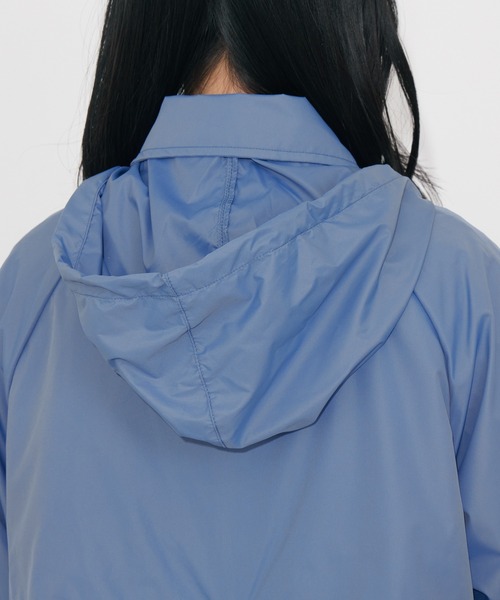 KATHARINE ROSS（キャサリンロス）の「【KATHARINE ROSS】nifty colors 超撥水 新感覚の撥水力ピーチドロップ ステンカラーレインコート WEB限定（レインコート/ポンチョ・レディース・アイボリー/ブルー・MEDIUM）」の11枚目の写真