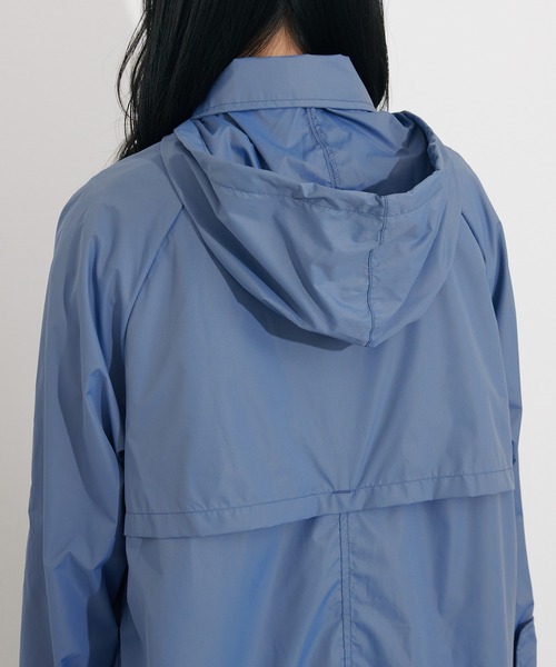 KATHARINE ROSS（キャサリンロス）の「【KATHARINE ROSS】nifty colors 超撥水 新感覚の撥水力ピーチドロップ ステンカラーレインコート WEB限定（レインコート/ポンチョ・レディース・アイボリー/ブルー・MEDIUM）」の12枚目の写真