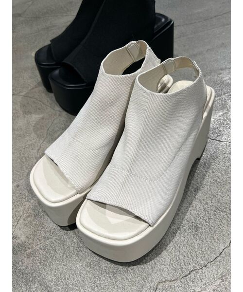 EMODA(エモダ)の「カバーニットサンダル(サンダル・レディース・アイボリー/ブラック・SMALL/MEDIUM/LARGE)」の1枚目の写真