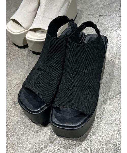 EMODA(エモダ)の「カバーニットサンダル(サンダル・レディース・アイボリー/ブラック・SMALL/MEDIUM/LARGE)」の2枚目の写真