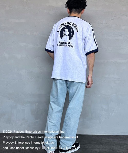 PLAYBOY（プレイボーイ）の「【WEB限定】[PLAYBOY×SEQUENZ/プレイボーイ×シークエンズ] バックプリントラインTシャツ（Tシャツ/カットソー・レディース・ブラック/オートミール・M/L）」の6枚目の写真