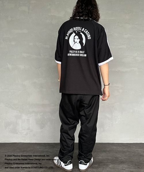 PLAYBOY（プレイボーイ）の「【WEB限定】[PLAYBOY×SEQUENZ/プレイボーイ×シークエンズ] バックプリントラインTシャツ（Tシャツ/カットソー・レディース・ブラック/オートミール・M/L）」の5枚目の写真