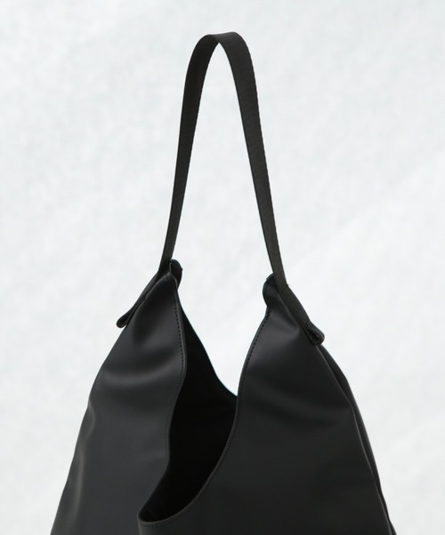 NANO universe（ナノユニバース）の「WEB限定/シンセティックレザーワンストラップショルダーバック（ショルダーバッグ・メンズ・グレー/ブラック・FREE）」の6枚目の写真