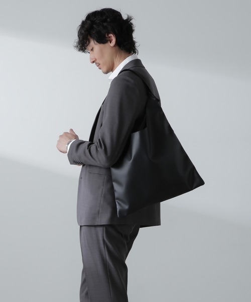 NANO universe（ナノユニバース）の「WEB限定/シンセティックレザーワンストラップショルダーバック（ショルダーバッグ・メンズ・グレー/ブラック・FREE）」の10枚目の写真