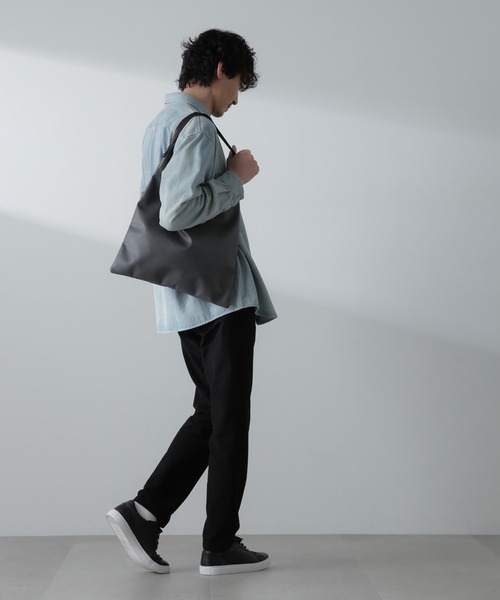 NANO universe（ナノユニバース）の「WEB限定/シンセティックレザーワンストラップショルダーバック（ショルダーバッグ・メンズ・グレー/ブラック・FREE）」の16枚目の写真