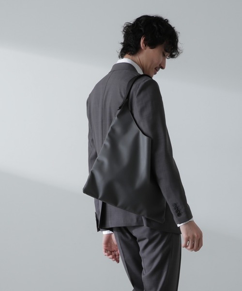 NANO universe（ナノユニバース）の「WEB限定/シンセティックレザーワンストラップショルダーバック（ショルダーバッグ・メンズ・グレー/ブラック・FREE）」の15枚目の写真