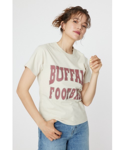 RODEO CROWNS WIDE BOWL(ロデオクラウンズワイドボウル)の「BUFFALO FOOTBALL Tシャツ(Tシャツ/カットソー・レディース・ライトベージュ/チャコールグレー/マジェンタ・FREE)」の2枚目の写真