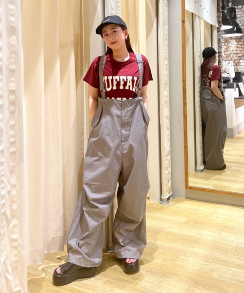 RODEO CROWNS WIDE BOWL(ロデオクラウンズワイドボウル)の「BUFFALO FOOTBALL Tシャツ(Tシャツ/カットソー・レディース・ライトベージュ/チャコールグレー/マジェンタ・FREE)」の9枚目の写真