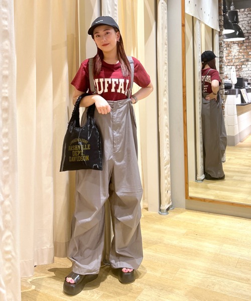 RODEO CROWNS WIDE BOWL(ロデオクラウンズワイドボウル)の「BUFFALO FOOTBALL Tシャツ(Tシャツ/カットソー・レディース・ライトベージュ/チャコールグレー/マジェンタ・FREE)」の14枚目の写真
