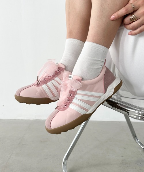 CLEA（クレア）の「【靴紐2点SET】サイドラインジャーマントレーナースニーカー（スニーカー・レディース・ブラック/アイボリー/シルバー/ピンク・23.5cm/24.5cm）」の4枚目の写真