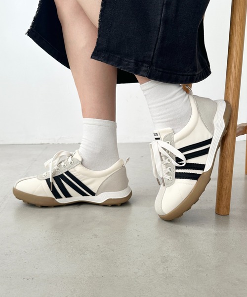 CLEA（クレア）の「【靴紐2点SET】サイドラインジャーマントレーナースニーカー（スニーカー・レディース・ブラック/アイボリー/シルバー/ピンク・23.5cm/24.5cm）」の10枚目の写真