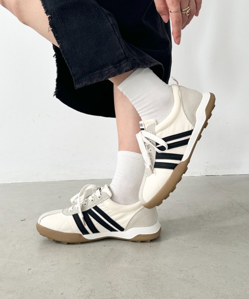 CLEA（クレア）の「【靴紐2点SET】サイドラインジャーマントレーナースニーカー（スニーカー・レディース・ブラック/アイボリー/シルバー/ピンク・23.5cm/24.5cm）」の11枚目の写真