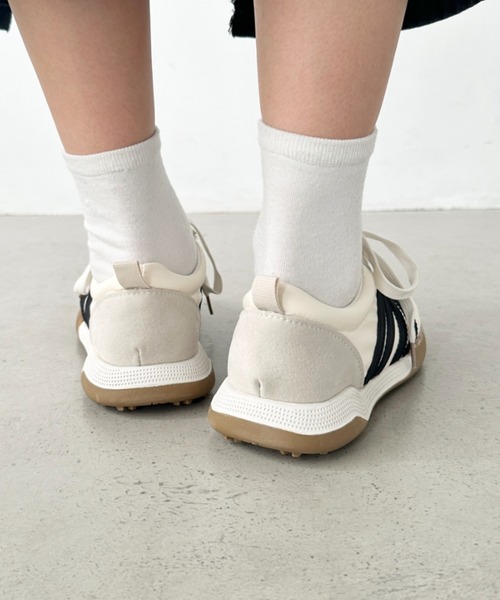 CLEA（クレア）の「【靴紐2点SET】サイドラインジャーマントレーナースニーカー（スニーカー・レディース・ブラック/アイボリー/シルバー/ピンク・23.5cm/24.5cm）」の6枚目の写真