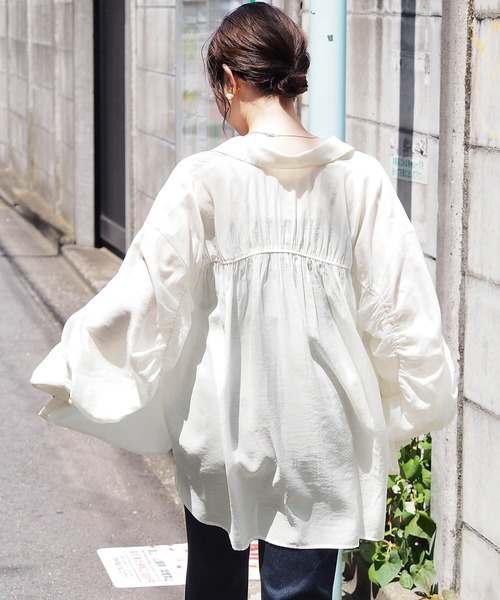 tiptop(ティップトップ)の「バックギャザーシアーBIGシャツ(シャツ/ブラウス・レディース・グレー系その他/オフホワイト/ブルー/ブラウン/ピンク・FREE)」の10枚目の写真