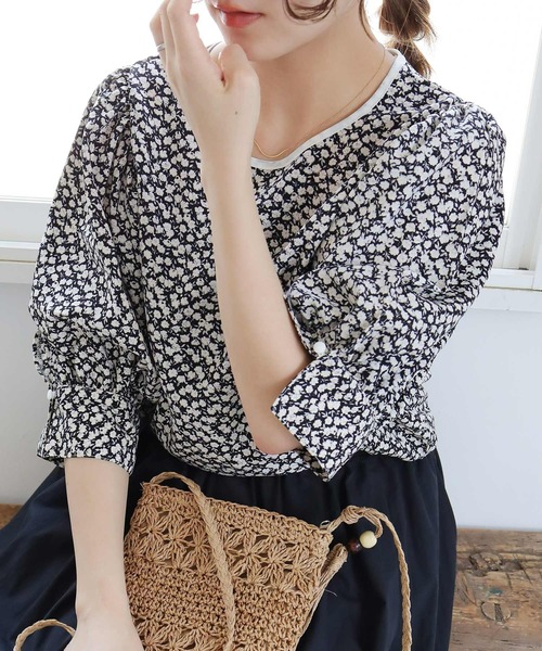 Crisp（クリスプ）の「バックリボンフラワーパフスリーブブラウス（シャツ/ブラウス・レディース・レッド/ブラック/ブルー・FREE）」の2枚目の写真