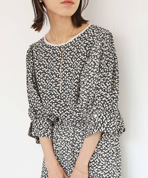 Crisp（クリスプ）の「バックリボンフラワーパフスリーブブラウス（シャツ/ブラウス・レディース・レッド/ブラック/ブルー・FREE）」の12枚目の写真