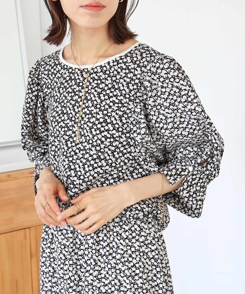 Crisp（クリスプ）の「バックリボンフラワーパフスリーブブラウス（シャツ/ブラウス・レディース・レッド/ブラック/ブルー・FREE）」の13枚目の写真