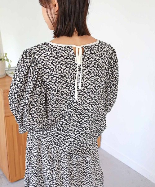 Crisp（クリスプ）の「バックリボンフラワーパフスリーブブラウス（シャツ/ブラウス・レディース・レッド/ブラック/ブルー・FREE）」の17枚目の写真