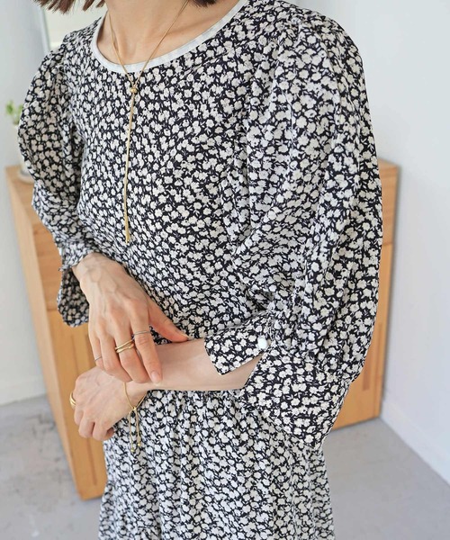 Crisp（クリスプ）の「バックリボンフラワーパフスリーブブラウス（シャツ/ブラウス・レディース・レッド/ブラック/ブルー・FREE）」の20枚目の写真