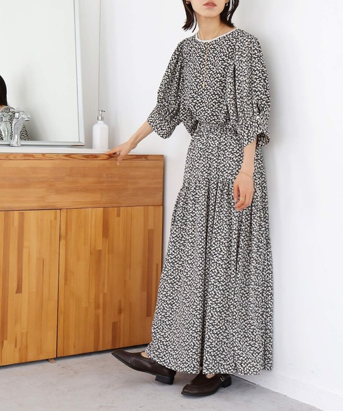 Crisp（クリスプ）の「バックリボンフラワーパフスリーブブラウス（シャツ/ブラウス・レディース・レッド/ブラック/ブルー・FREE）」の10枚目の写真