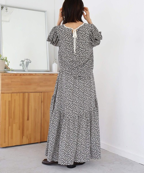 Crisp（クリスプ）の「バックリボンフラワーパフスリーブブラウス（シャツ/ブラウス・レディース・レッド/ブラック/ブルー・FREE）」の11枚目の写真