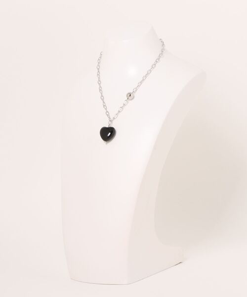 Three Four Time（ｽﾘｰﾌｫｰﾀｲﾑ）の「カラーハートチェーンネックレス（ネックレス・レディース・アイボリー/ブラック・FREE）」の8枚目の写真