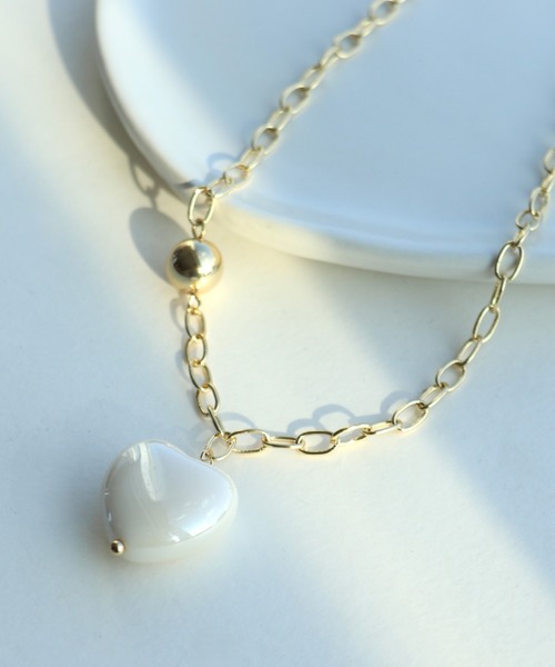 Three Four Time（ｽﾘｰﾌｫｰﾀｲﾑ）の「カラーハートチェーンネックレス（ネックレス・レディース・アイボリー/ブラック・FREE）」の6枚目の写真