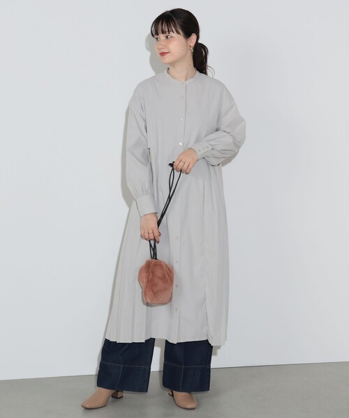 BEAMS HEART（ビームスハート）の「脇プリーツ シャツワンピース（ワンピース・レディース・ライトグレー/ネイビー・FREE）」の3枚目の写真