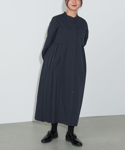 BEAMS HEART（ビームスハート）の「脇プリーツ シャツワンピース（ワンピース・レディース・ライトグレー/ネイビー・FREE）」の7枚目の写真