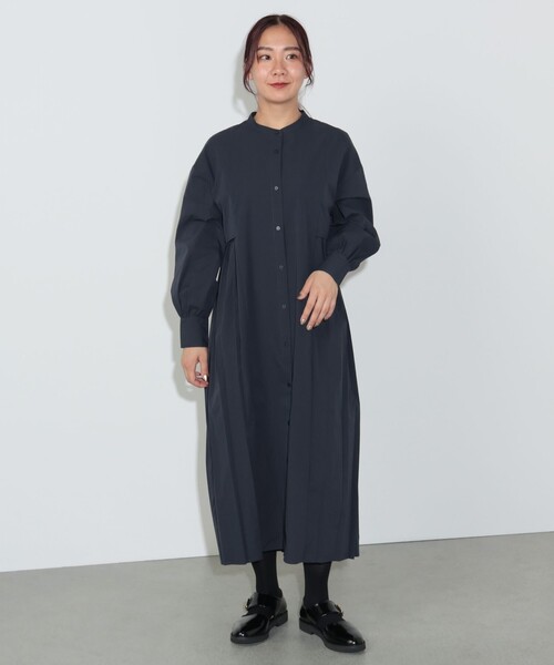 BEAMS HEART（ビームスハート）の「脇プリーツ シャツワンピース（ワンピース・レディース・ライトグレー/ネイビー・FREE）」の8枚目の写真