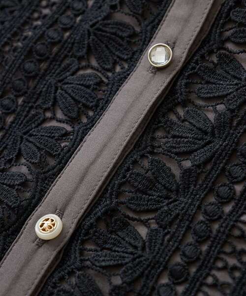 ELENCARE DUE（エレンカーレデュエ）の「・ELENCARE　DUE　フロントレースブラウス（シャツ/ブラウス・レディース・チャコールグレー/ブラック/オフホワイト・FREE）」の4枚目の写真