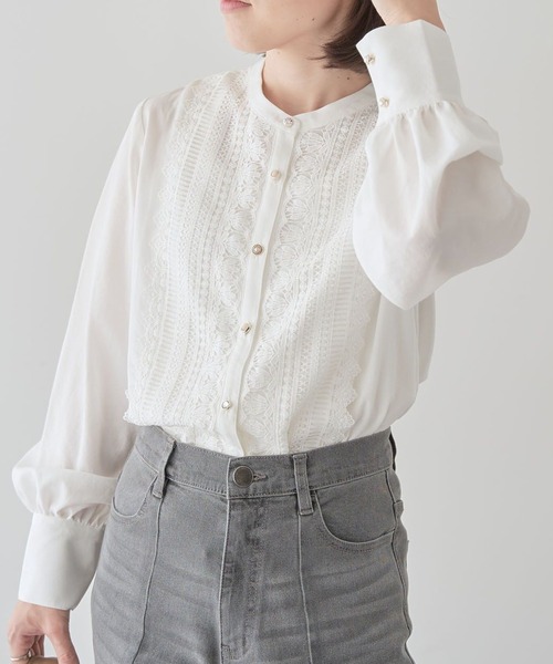 ELENCARE DUE（エレンカーレデュエ）の「・ELENCARE　DUE　フロントレースブラウス（シャツ/ブラウス・レディース・チャコールグレー/ブラック/オフホワイト・FREE）」の2枚目の写真