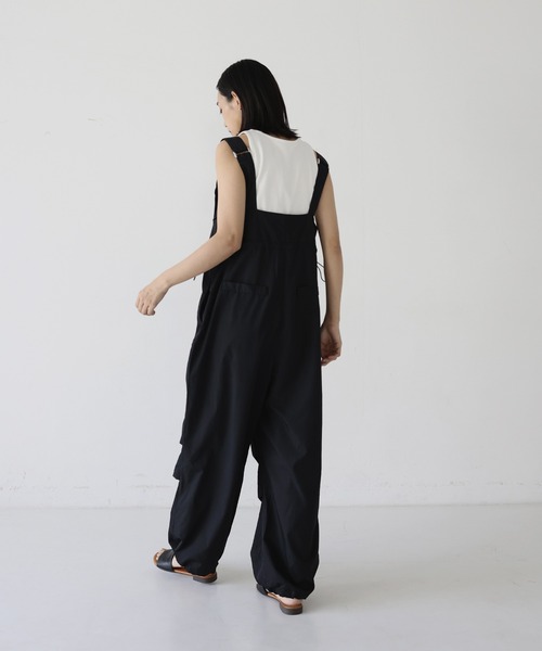 hellam（へラム）の「ナイロンサイドタックオールインワン（つなぎ/オールインワン・レディース・チャコール/アイボリー/ブラック・FREE）」の10枚目の写真