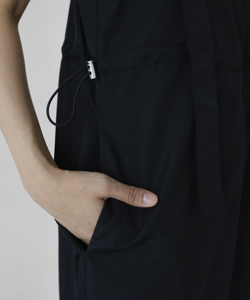 hellam（へラム）の「ナイロンサイドタックオールインワン（つなぎ/オールインワン・レディース・チャコール/アイボリー/ブラック・FREE）」の12枚目の写真