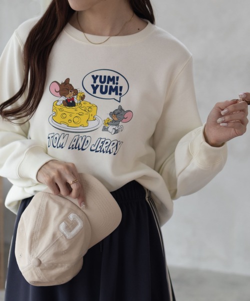 Tom&Jerry(トムアンドジェリー)の「TOM&JERRY トムとジェリー プリント 刺繍 トレーナー(スウェット・レディース・クリーム/ブラック/ベージュ・M/L)」の1枚目の写真