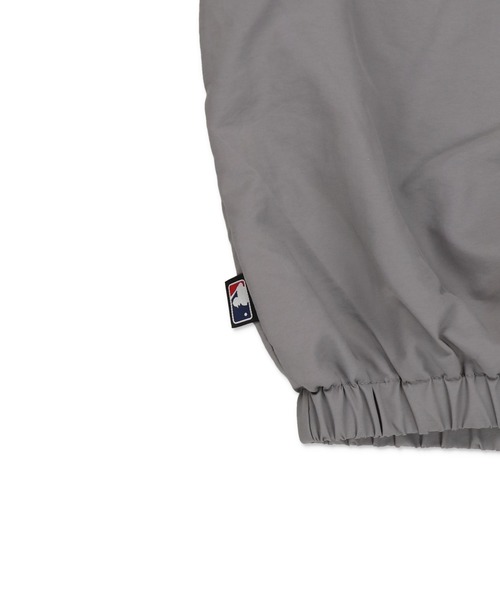 MLB（メジャーリーグベースボール）の「【MLB/メジャーリーグベースボール】ナイロンVネックプルオーバートップス（スウェット・レディース・オフホワイト/グレー/ブラック/ブラウン/ネイビー・ONESIZE）」の10枚目の写真