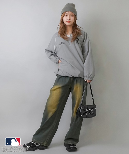 MLB（メジャーリーグベースボール）の「【MLB/メジャーリーグベースボール】ナイロンVネックプルオーバートップス（スウェット・レディース・オフホワイト/グレー/ブラック/ブラウン/ネイビー・ONESIZE）」の16枚目の写真