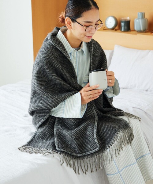 FREAK'S STORE（フリークスストア）の「LAPUAN KANKURIT/ラプアン　カンクリ MARIA pocket shawl / ポケットショール（マフラー・レディース・ライトグレー/ブラウン/チャコールグレー・ONE SIZE）」の2枚目の写真