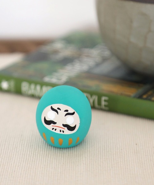 BAYFLOW(ベイフロー)の「ダルマみくじ【HAPPY HOLIDAYS 2025】(その他雑貨・レディース・パープル/レッド/イエロー/ピンク/グリーン・0)」の2枚目の写真