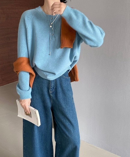 プレート付きヘンリーネックラグランニット（ニット/セーター）｜Alum'（アルム）