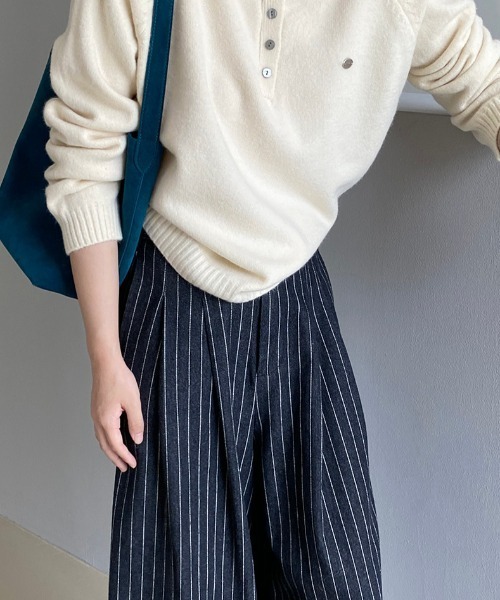 プレート付きヘンリーネックラグランニット（ニット/セーター）｜Alum'（アルム）